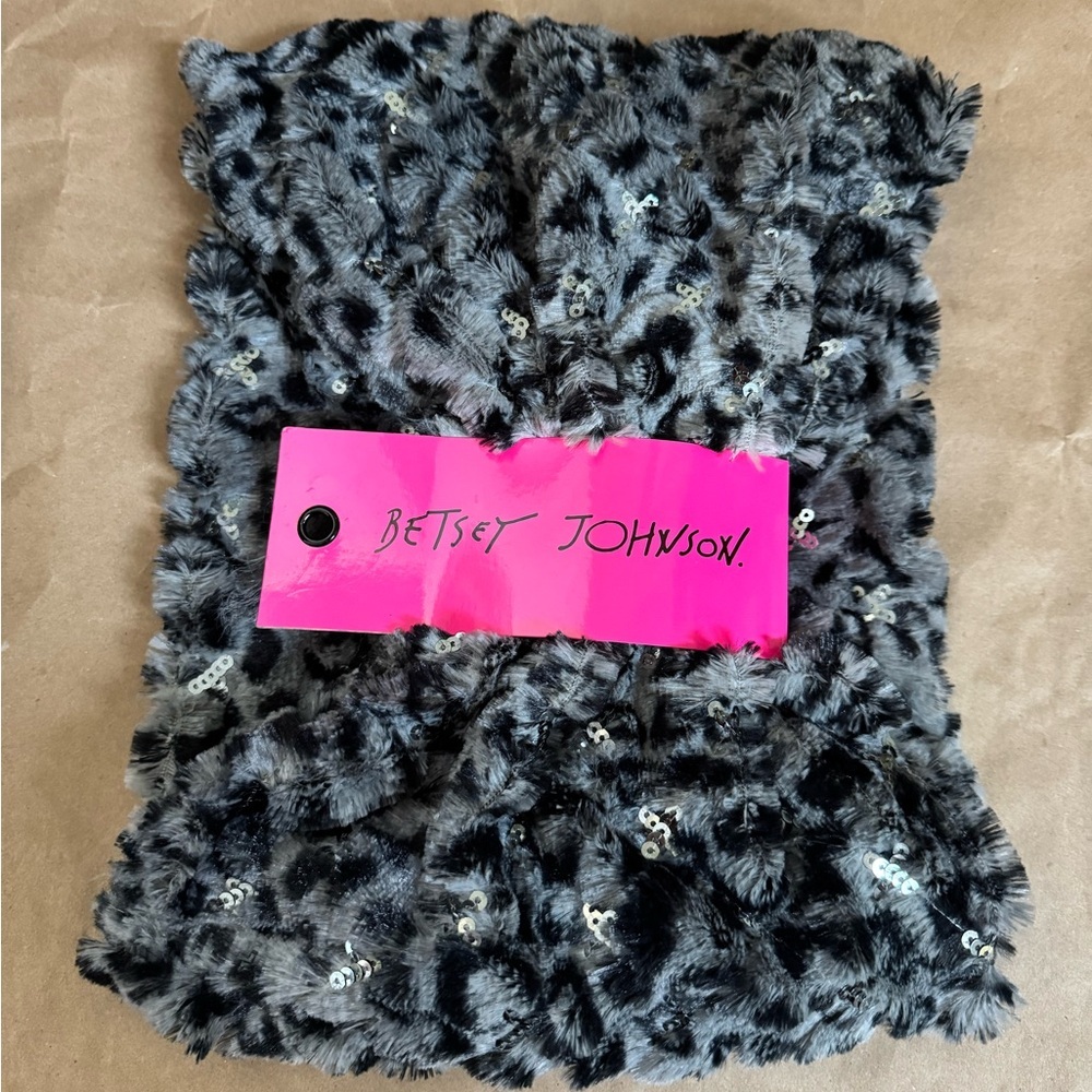 NWT Betsy Johnson Grey Faux Fur Sequin Infinity Cowl Neck Scarf. 10” wide by 28”